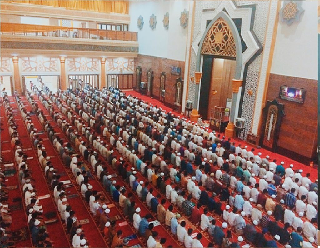 Antusias Shalat Tarawih Bersama Imam Besar Timur Tengah di Islamic Centre Antusias Shalat Tarawih Bersama Imam Besar Timur Tengah di Islamic Centre