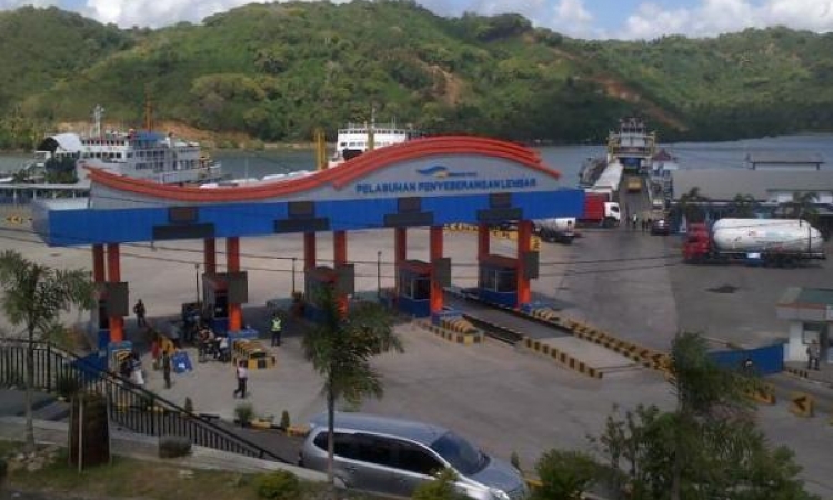 Penyebrangan Lembar-Padang Bai Naik Drastis Terkait Erupsi Gunung Agung Penyebrangan Lembar-Padang Bai Naik Drastis Terkait Erupsi Gunung Agung