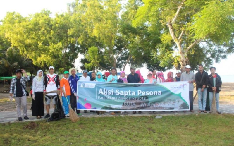 Aksi Sapta Pesona Pantai Kuta Mandalika Menjelang Puncak Bau Nyale 2018