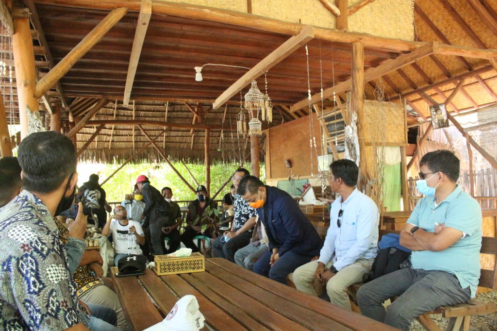 Kunjungan Kerja Gubernur NTB ke Pulau Moyo Kunjungan Kerja Gubernur NTB ke Pulau Moyo