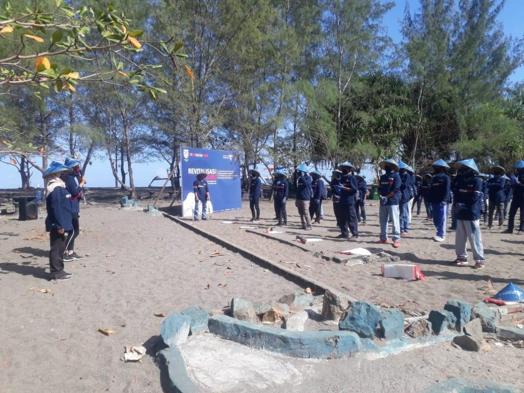 kegiatan Revitalisasi Bumi telah memasuki titik lokasi terakhir Pantai Cemara kegiatan Revitalisasi Bumi telah memasuki titik lokasi terakhir Pantai Cemara