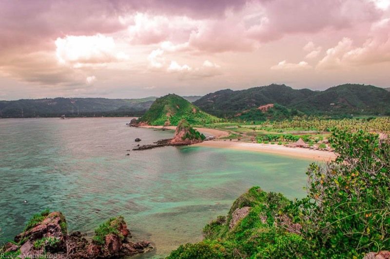 10 Tempat Wisata di Lombok yang Memikat dan Wajib Dikunjungi versi IDN Times 10 Tempat Wisata di Lombok yang Memikat dan Wajib Dikunjungi versi IDN Times