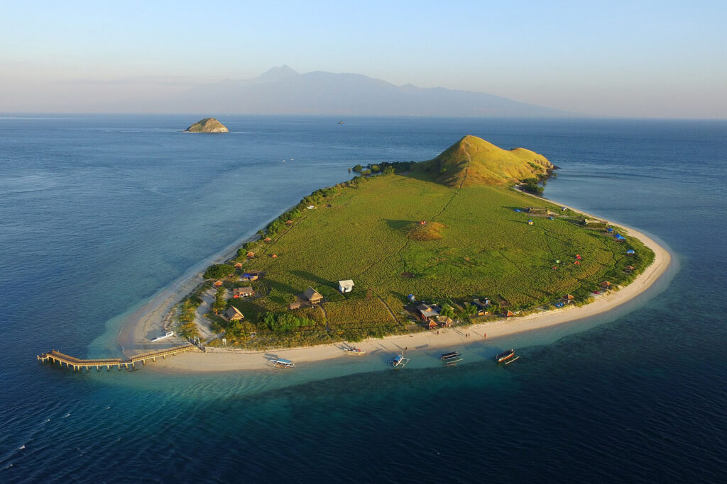 Jelajahi Pesona NTB: 5 Destinasi Unggulan yang Wajib Dikunjungi Jelajahi Pesona NTB: 5 Destinasi Unggulan yang Wajib Dikunjungi